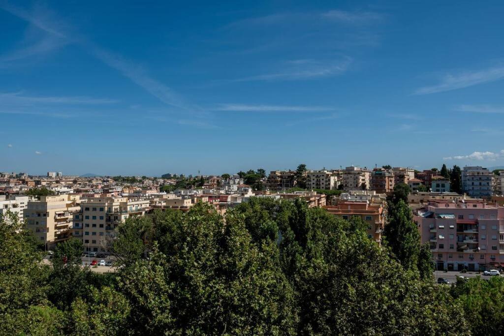 Attico Per Quattro Persone Sulla Nomentana, Wi-fi, Aria Condizionata Roma